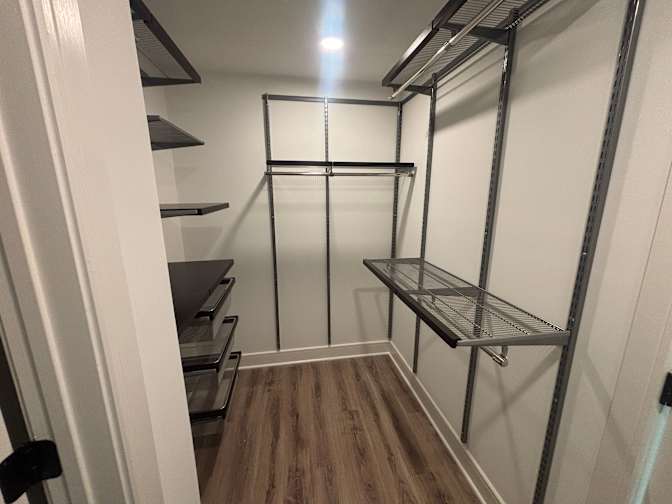 Alcove Rooms's room