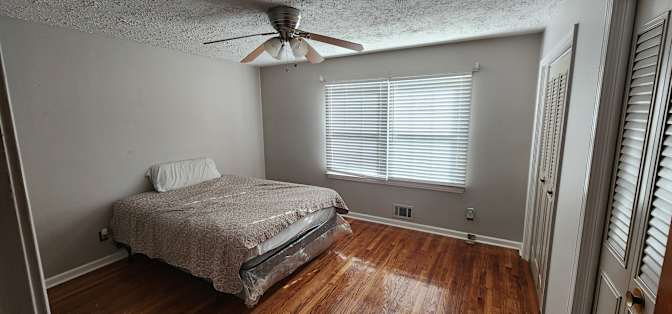 Que Boss's room