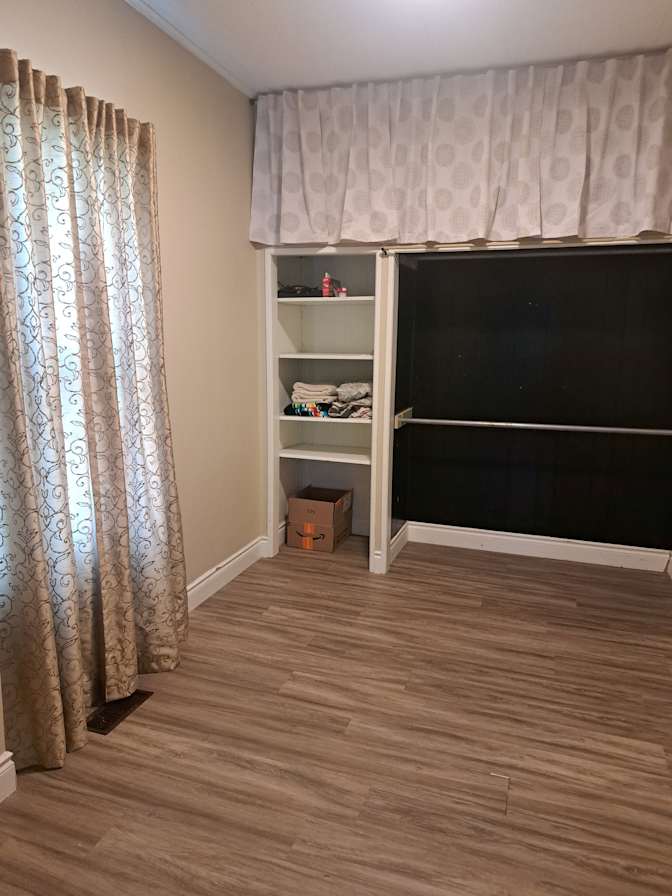 Cameron W Gumulak's room