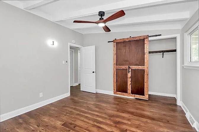 Alcove Rooms's room