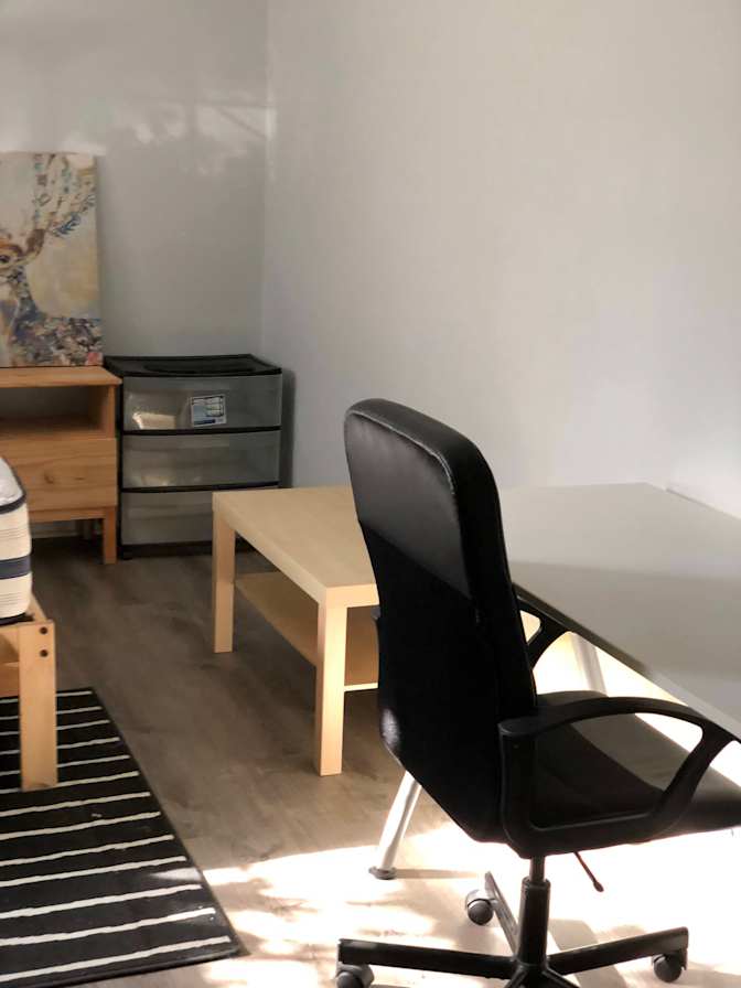 Neo's room