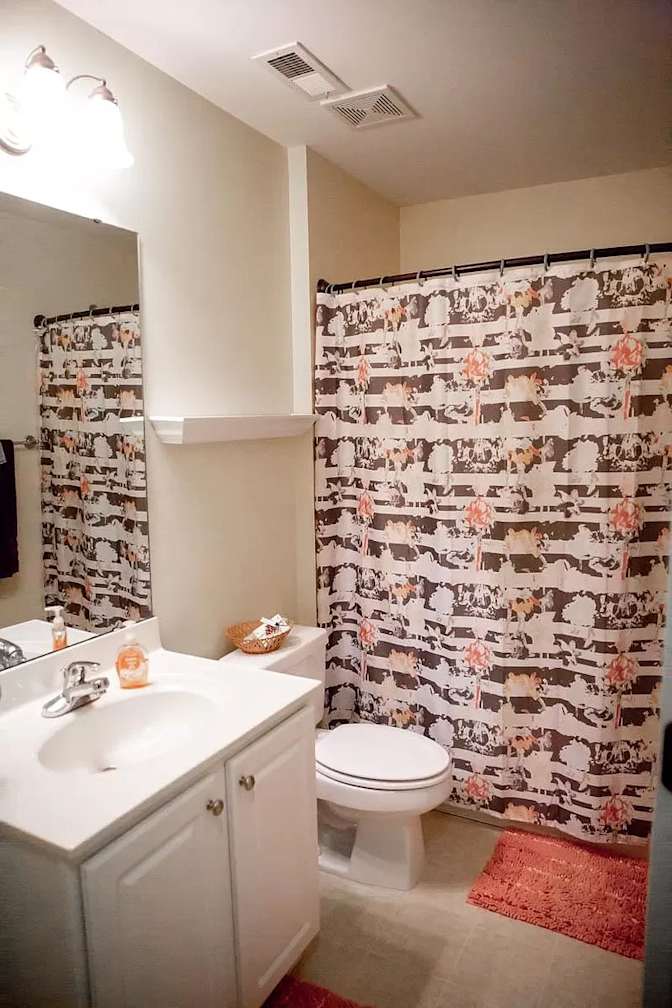 Alcove Rooms's room