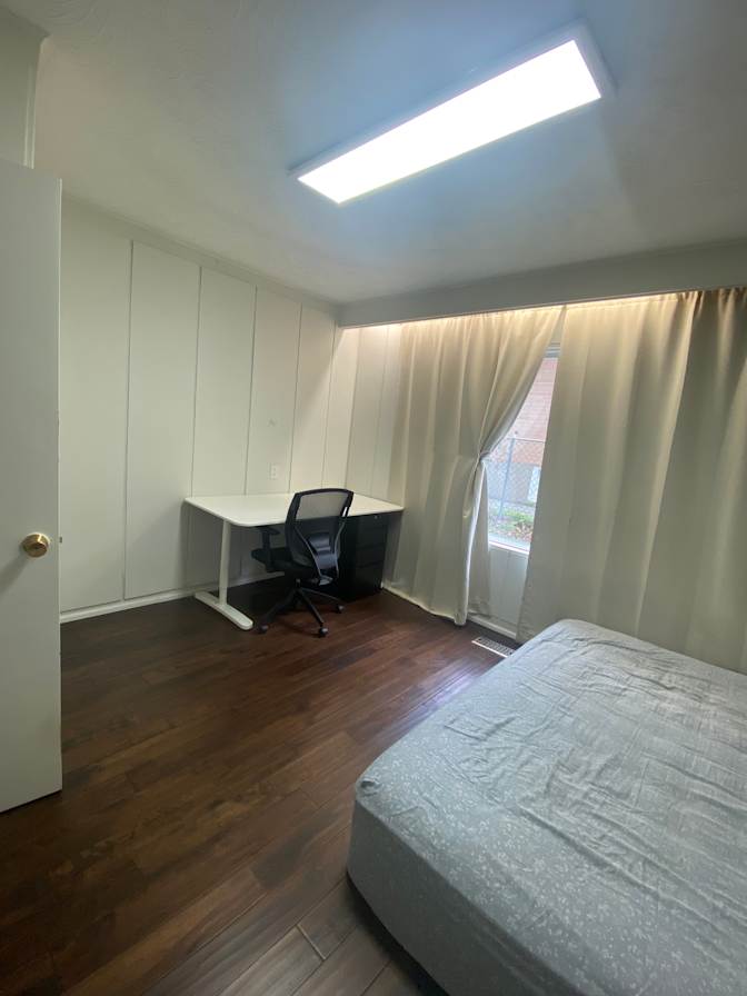 Jisu Lee's room