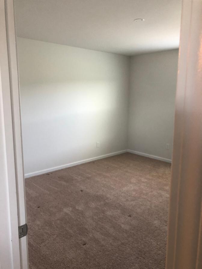 Luis's room