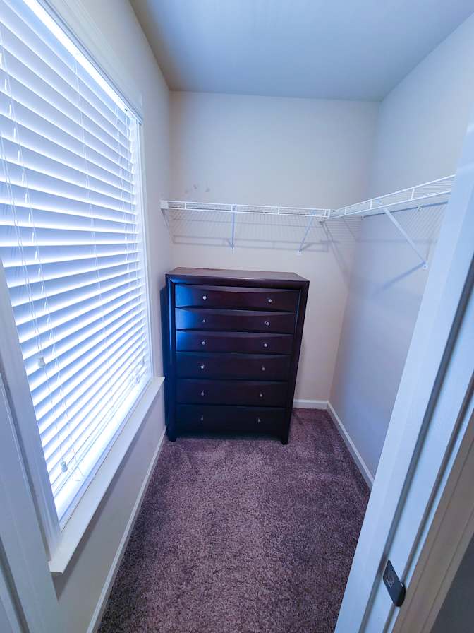 Quiet room in Union City close to the airport's room