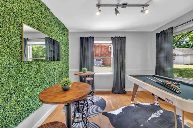 lifedoorrentals's room