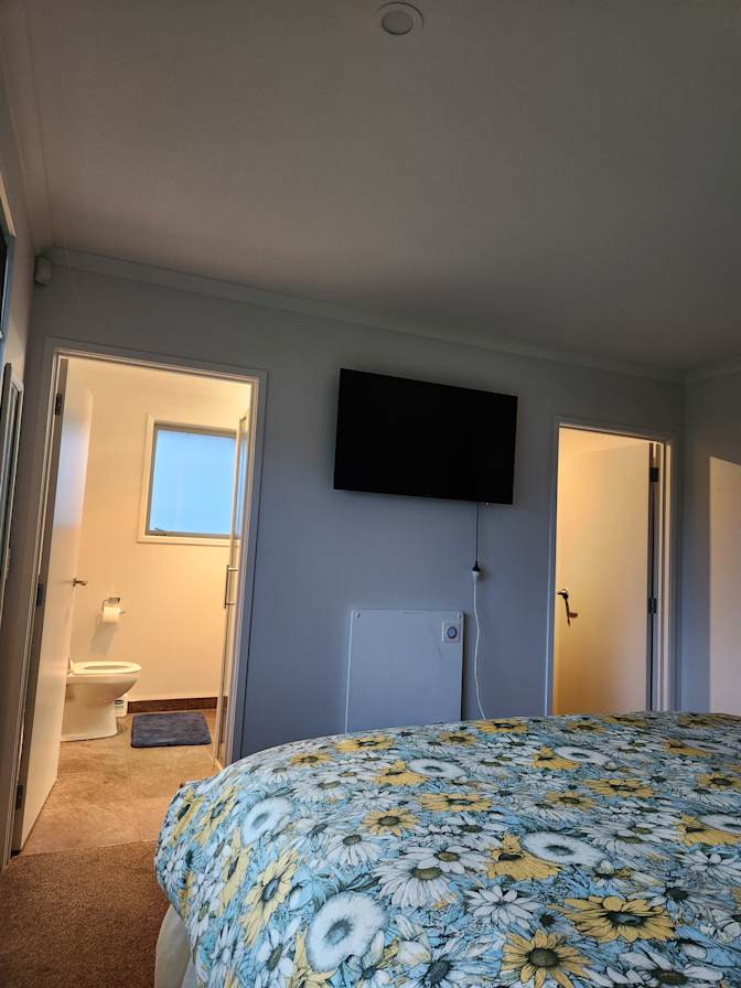 SARENA JOHNSON's room