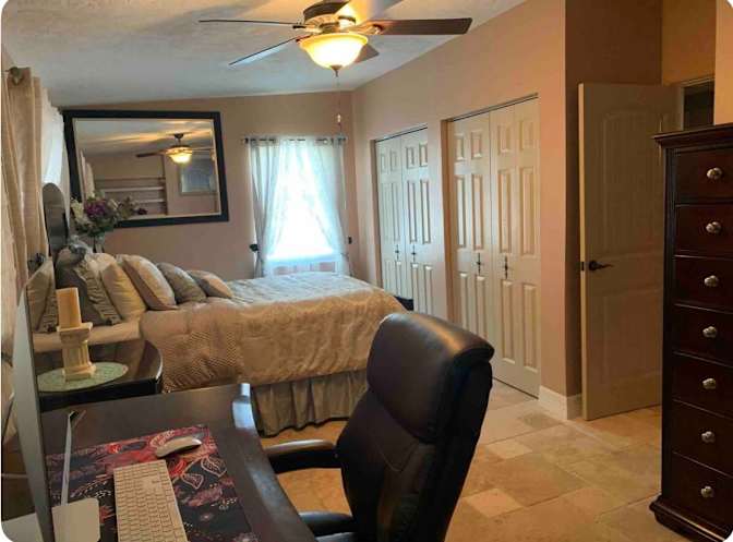 Stephanie Aleandri's room