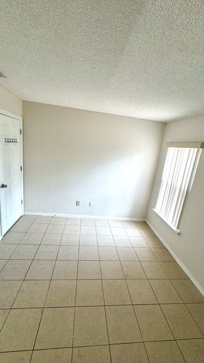 Carlos's room
