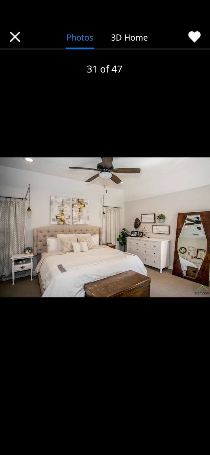Mayra's room