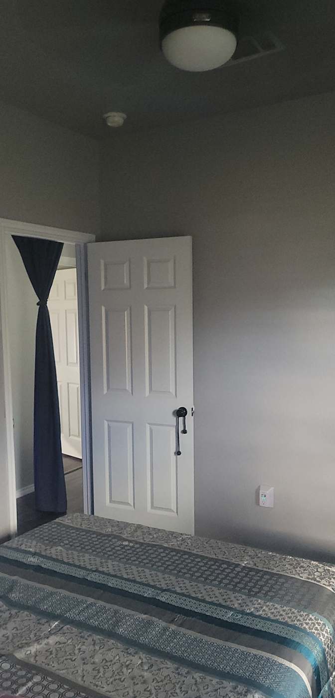 Efrain's room
