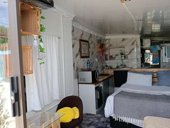 Del's room