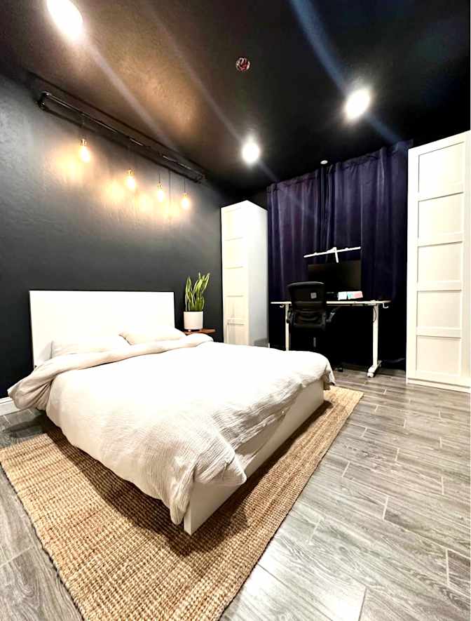 Irving Hernandez's room