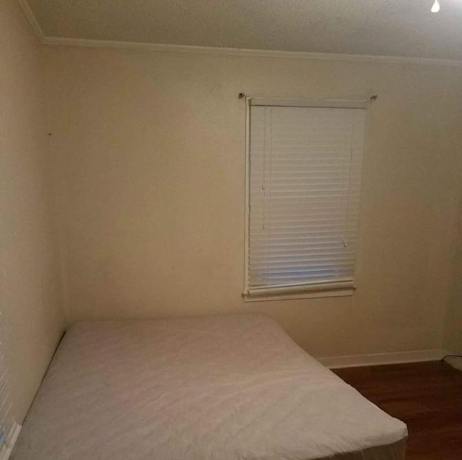 Dynelle's room