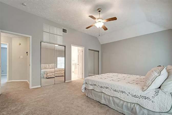 Luis's room