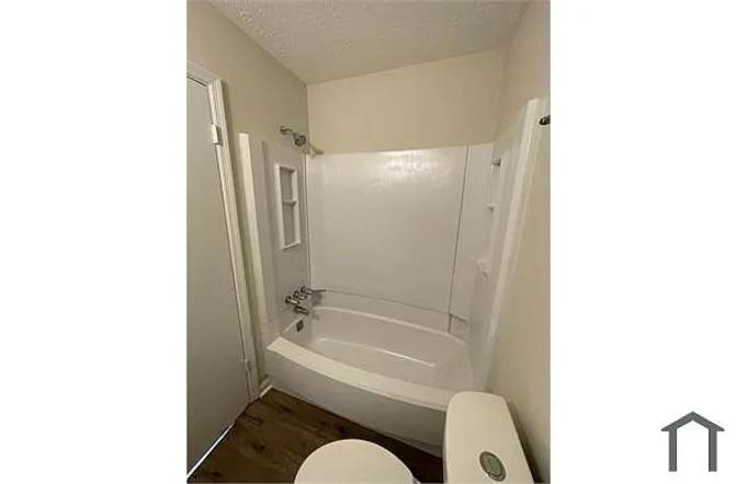 Alcove Rooms's room