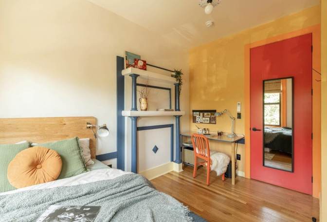 One room available in a shared house's room