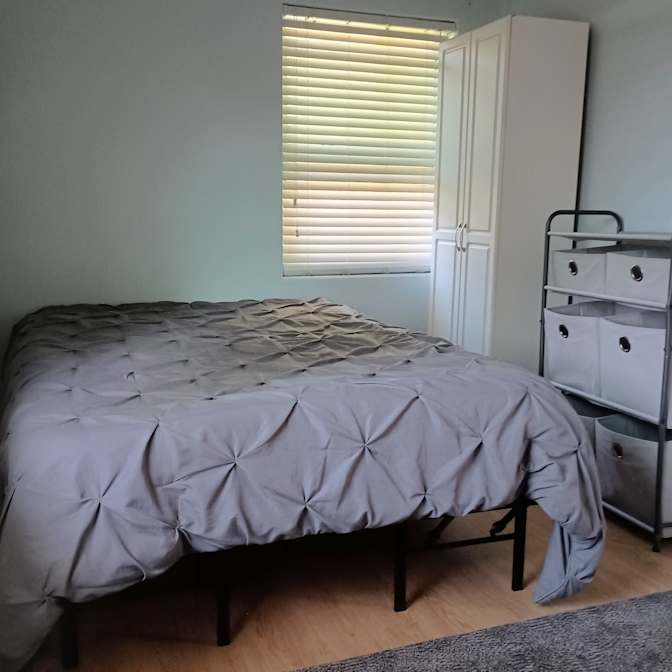 Leslie's room