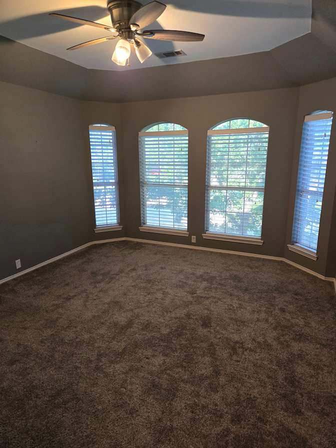 Niko_ponce_de_leon's room