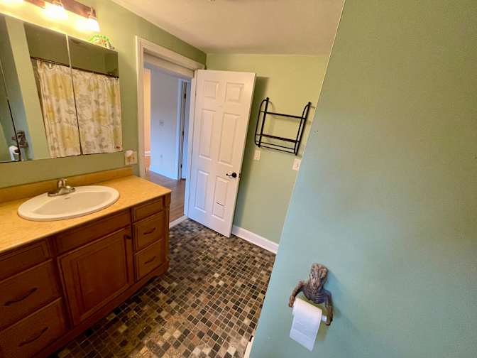 sarah loscutoff's room