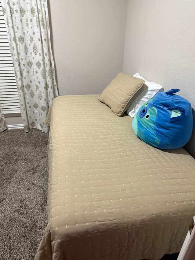 Elle's room