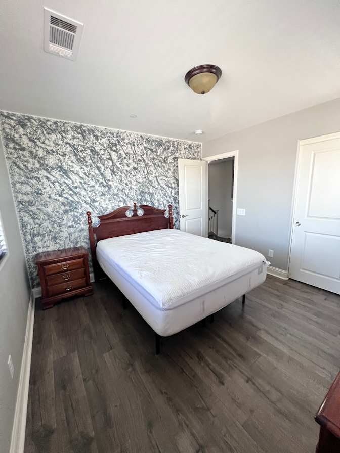 Miriana's room