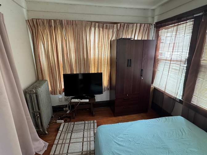 eddie's room