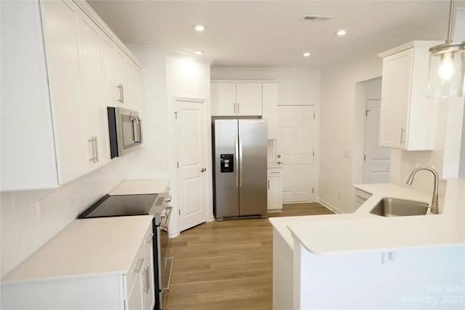 Alcove Rooms's room
