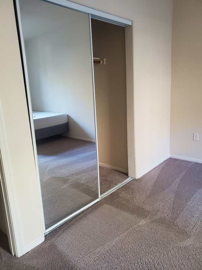 Leslie's room