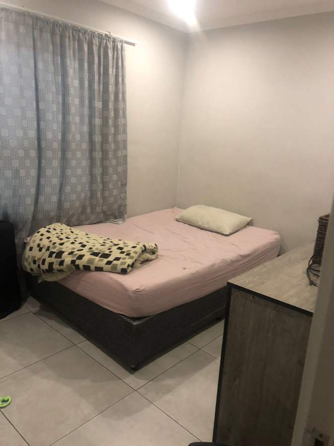 omotola omoniyi taiwo-taiwo's room