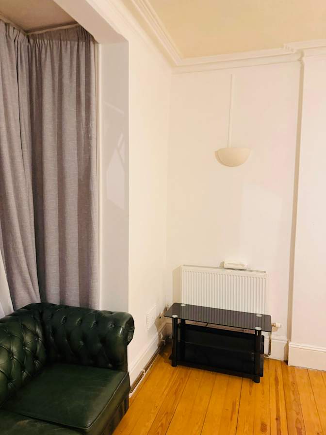 hassan khan's room