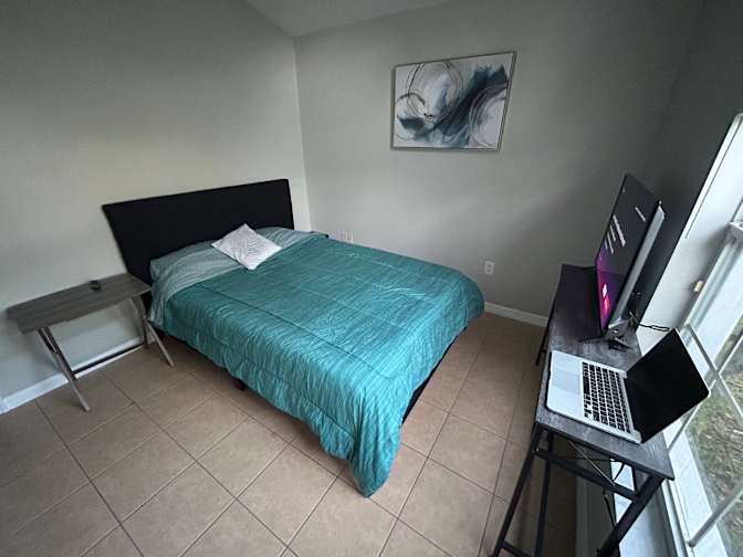 Roberto's room