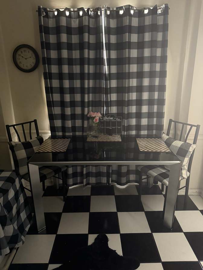 erika elkhalide's room