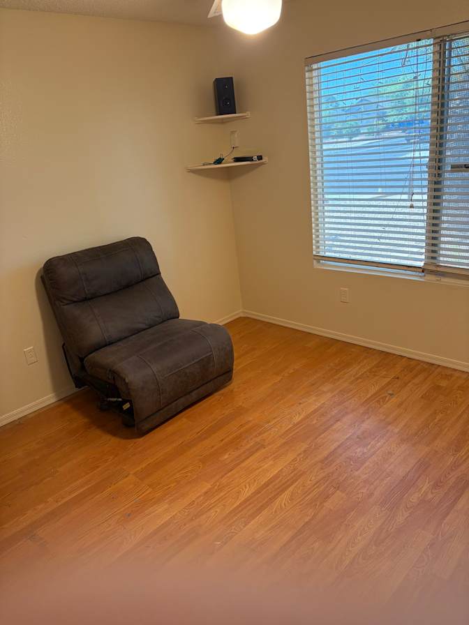 Tom's room