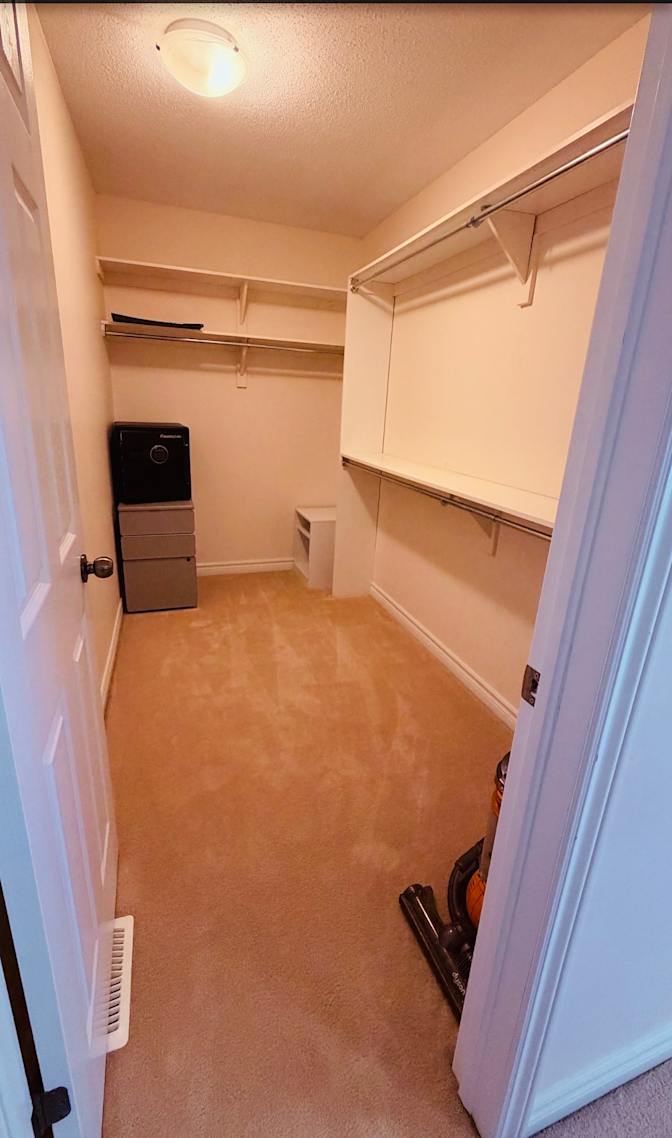 Teji C.'s room
