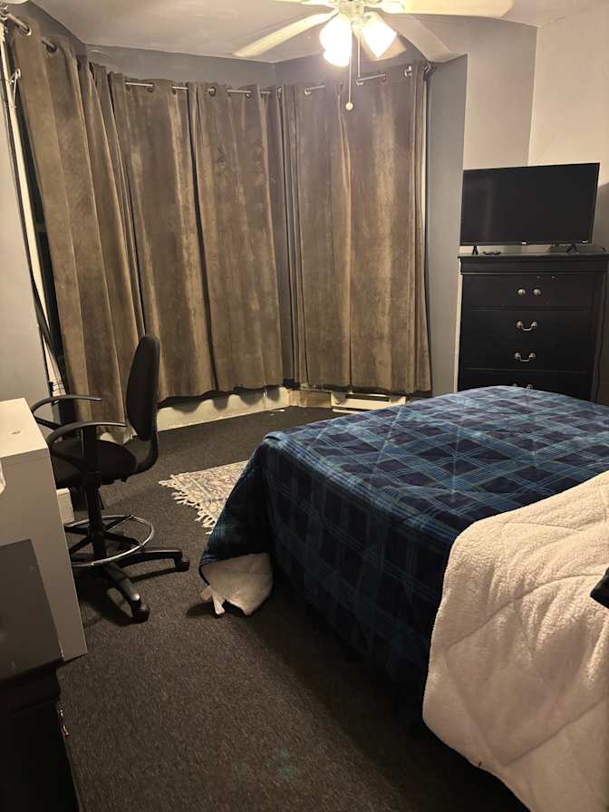 dee's room