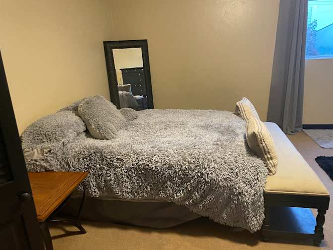 Destry's room