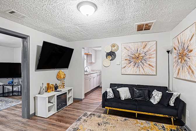 Maurice Thomas Jr's room