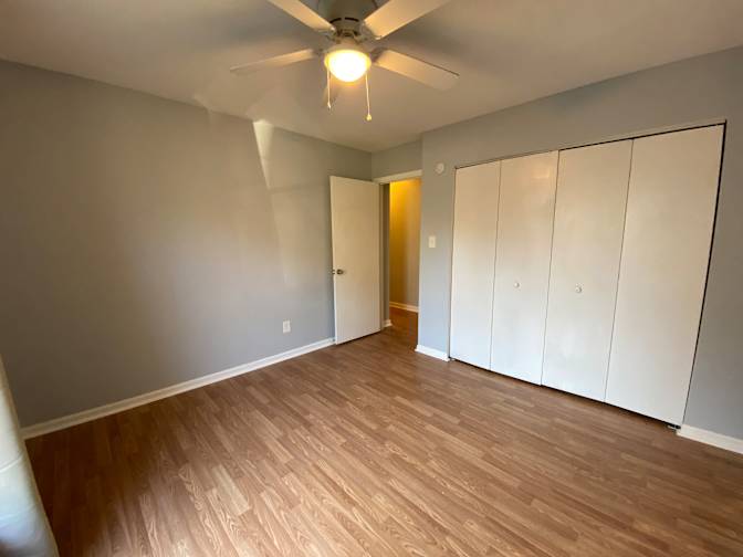 Alcove Rooms's room
