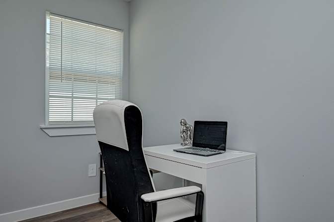 Felix's room