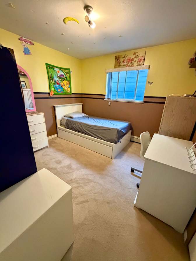 Sharlin's room