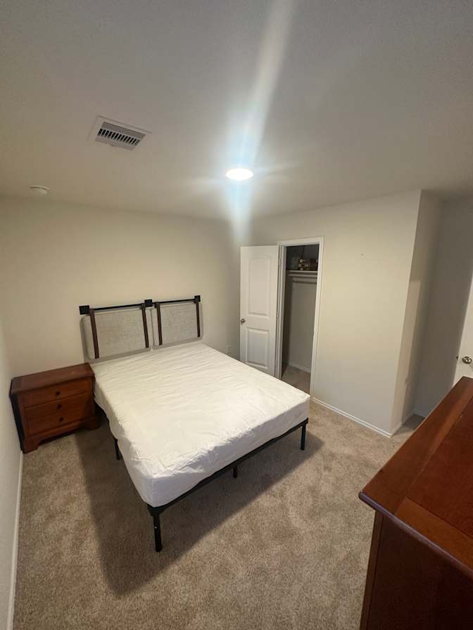 Raul's room