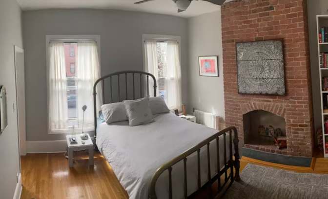 Leslie's room