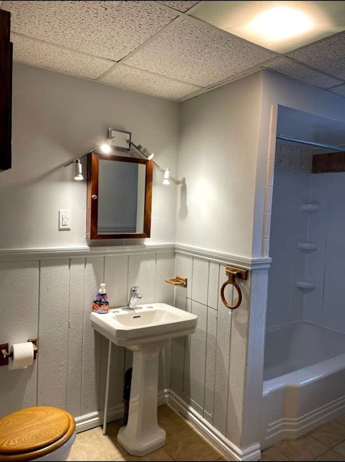 Elaine Weeks's room