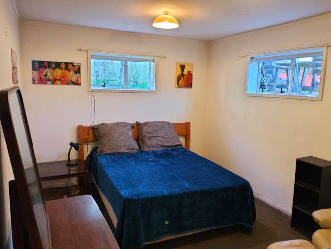 Carl Desmond Sayegh's room