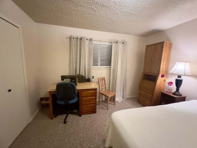 Liz's room
