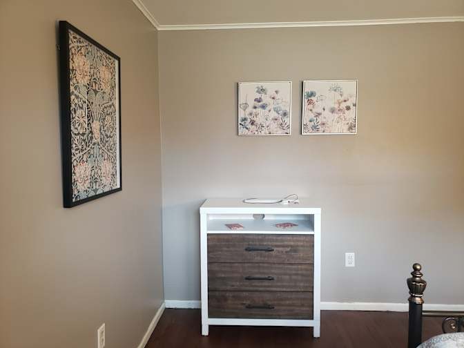 ALLY'S PLACE's room