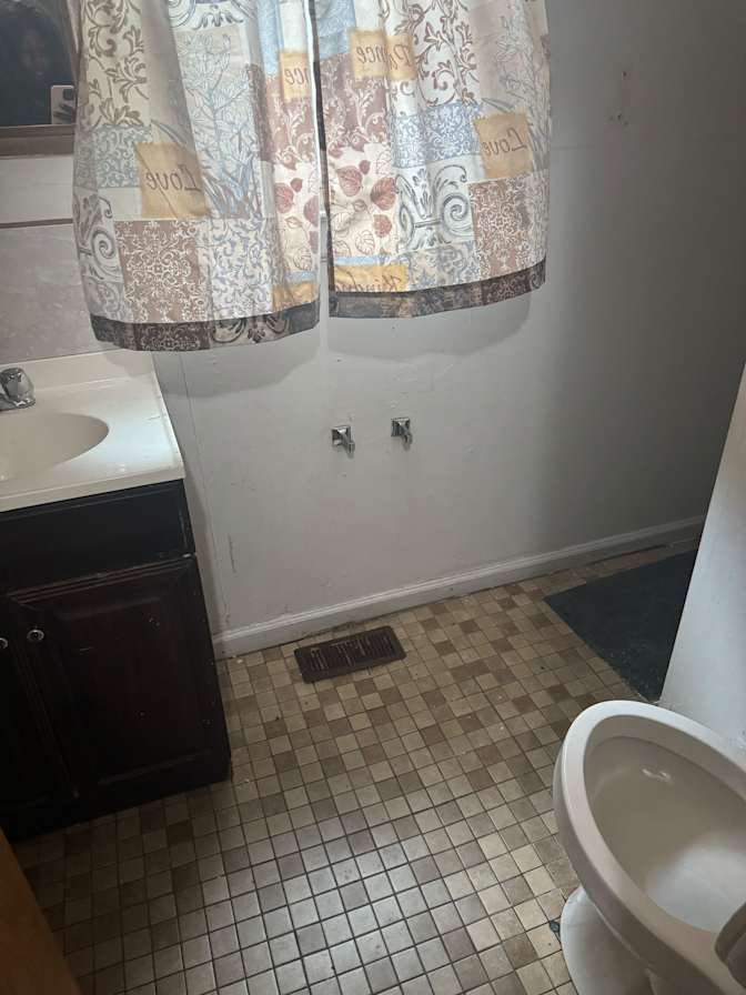 lifedoorrentals's room
