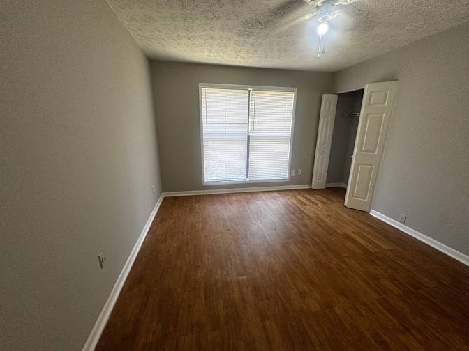 Alcove Rooms's room