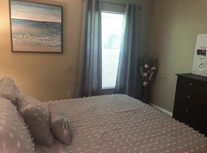 Dee's room